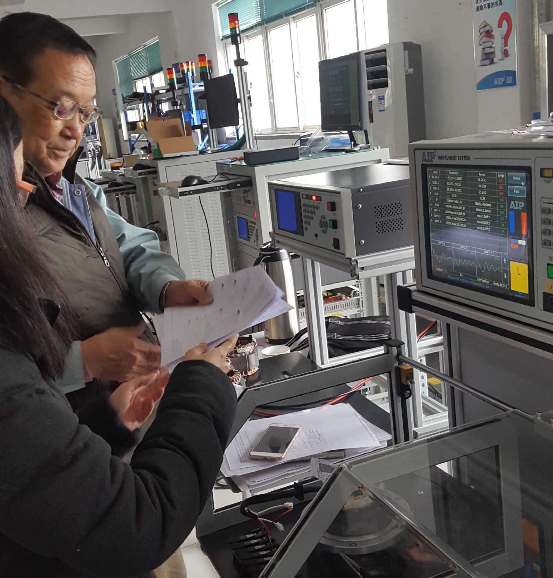日本客戶到訪驗收水泵電機定子測試系統