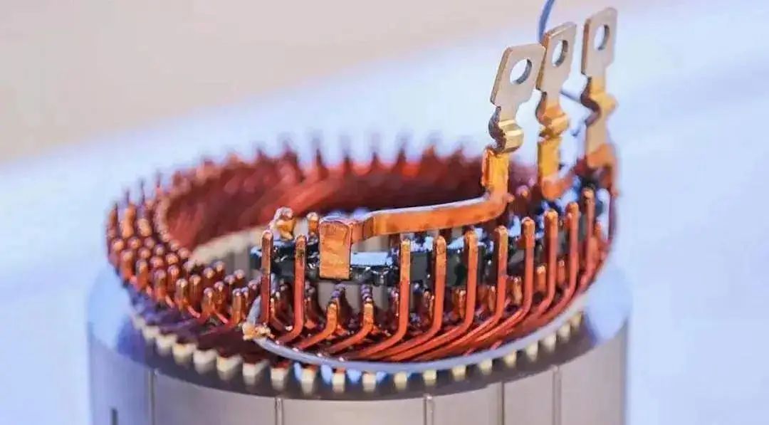 與圓形電機(jī)相比,為什么扁線電機(jī)更適合新能源汽車領(lǐng)域?—AIP艾普.jpg 與圓形電機(jī)相比,為什么扁線電機(jī)更適合新能源汽車領(lǐng)域?—AIP艾普.jpg